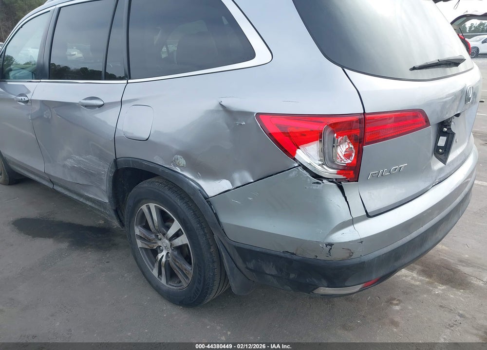 2018 HONDA PILOT EX VIN: 5FNYF5H38JB012817