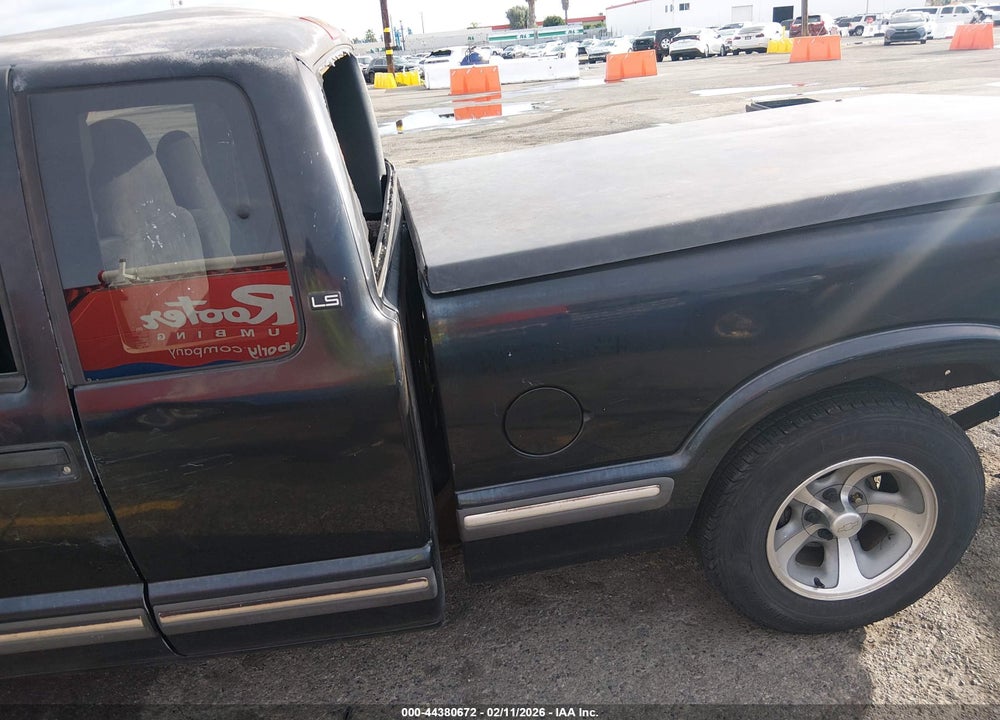 2001 CHEVROLET S-10 LS VIN: 1GCCS195218145782