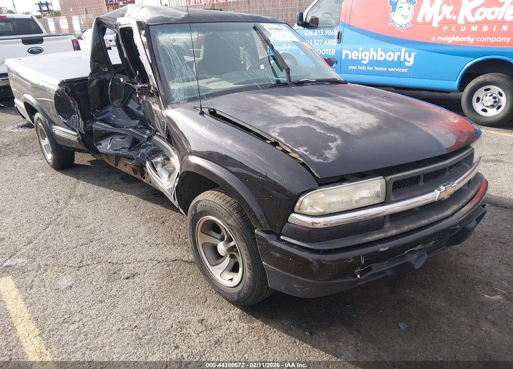2001 CHEVROLET S-10 LS VIN: 1GCCS195218145782