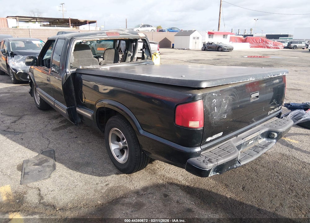 2001 CHEVROLET S-10 LS VIN: 1GCCS195218145782