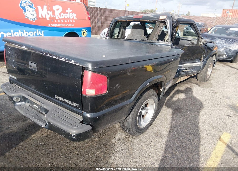 2001 CHEVROLET S-10 LS VIN: 1GCCS195218145782