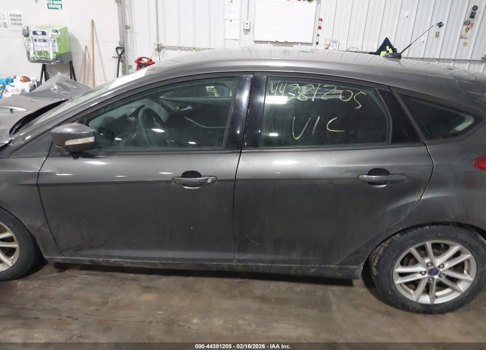 2015 FORD FOCUS SE VIN: 1FADP3K23FL270009