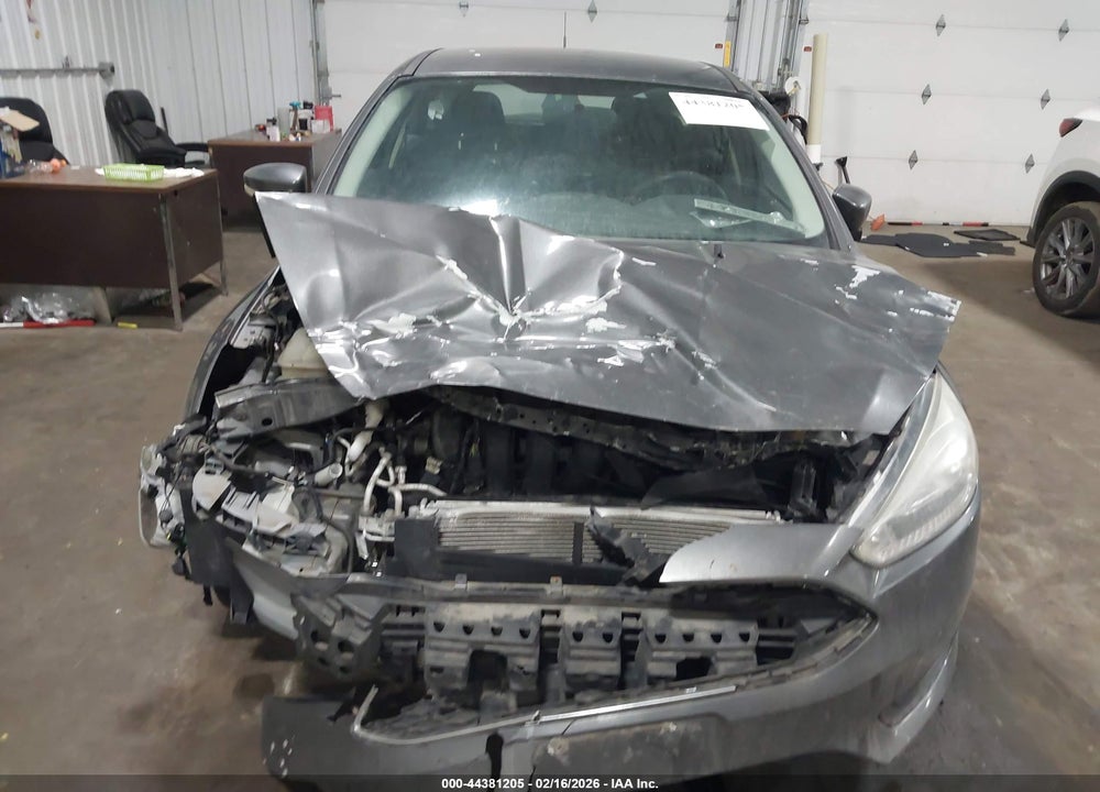 2015 FORD FOCUS SE VIN: 1FADP3K23FL270009