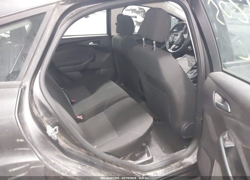 2015 FORD FOCUS SE VIN: 1FADP3K23FL270009