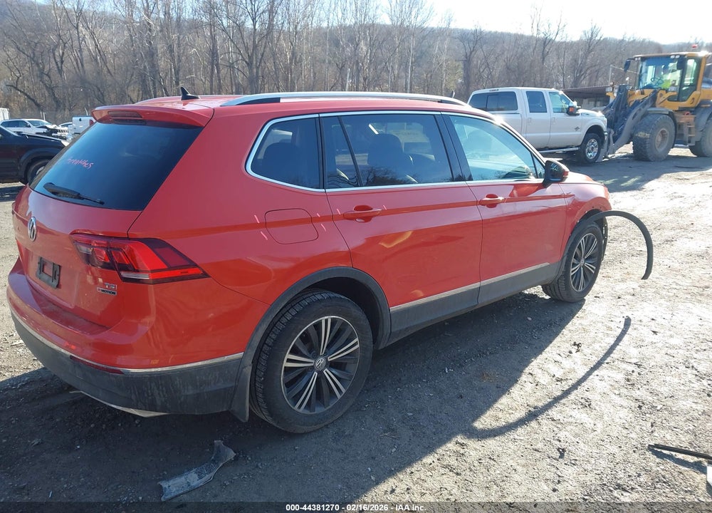 2018 VOLKSWAGEN TIGUAN VIN: 3VV2B7AX5JM184813