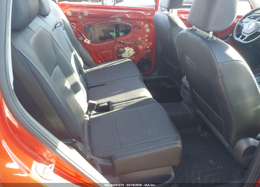 2018 VOLKSWAGEN TIGUAN VIN: 3VV2B7AX5JM184813