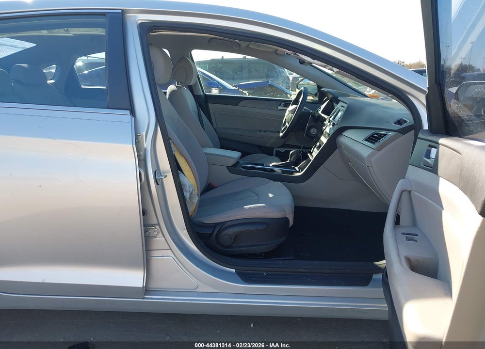 2015 HYUNDAI SONATA SE VIN: 5NPE24AF4FH160727