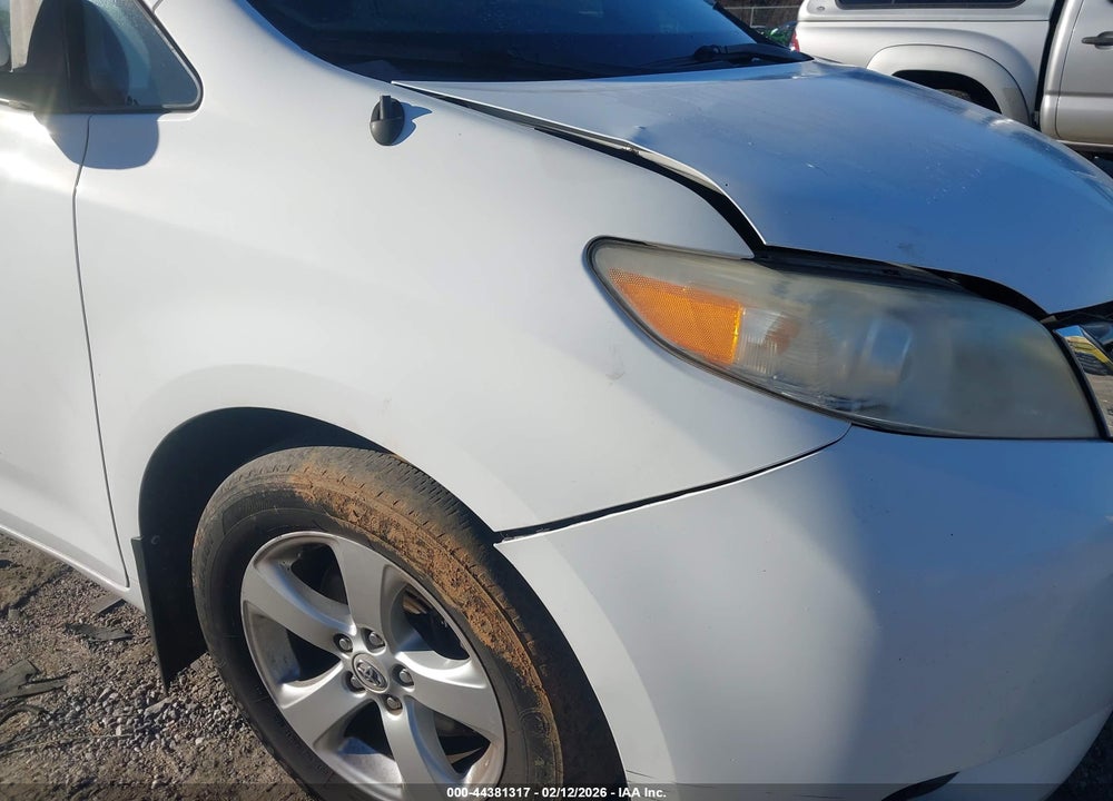 2011 TOYOTA SIENNA LE V6 VIN: 5TDKK3DC9BS096591