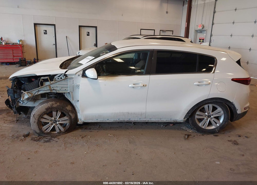 2018 KIA SPORTAGE LX VIN: KNDPMCAC4J7312425