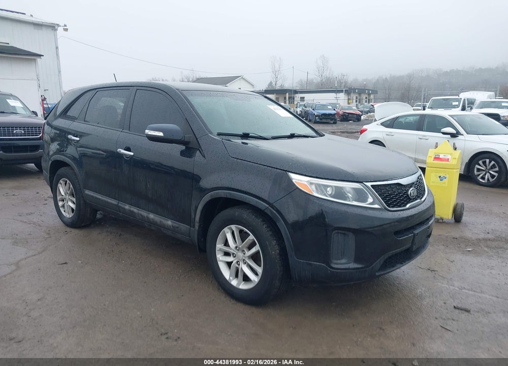 2015 KIA SORENTO LX VIN: 5XYKT3A6XFG554086