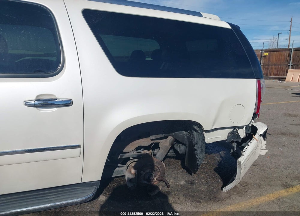 2011 GMC YUKON XL 1500 DENALI VIN: 1GKS2MEF8BR361812