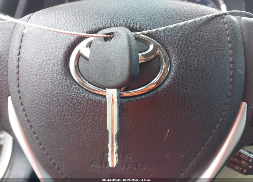 2018 TOYOTA COROLLA LE VIN: 5YFBURHEXJP755648