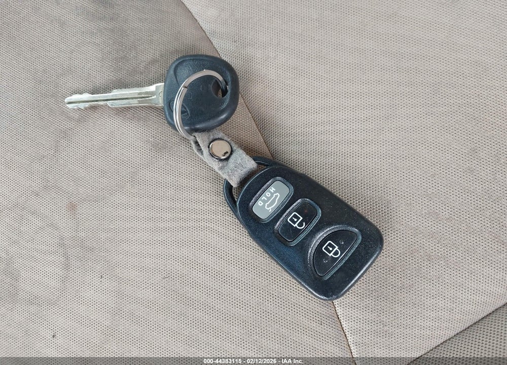 2013 HYUNDAI ELANTRA GLS VIN: 5NPDH4AE6DH292239