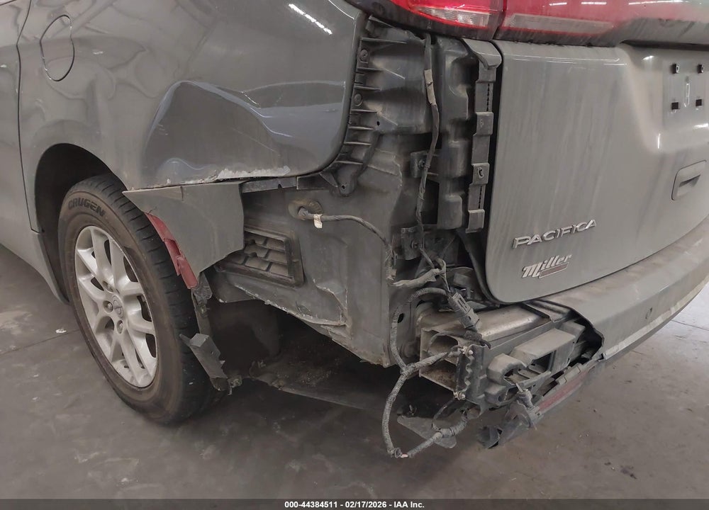 2022 CHRYSLER PACIFICA TOURING L VIN: 2C4RC1BG7NR128179