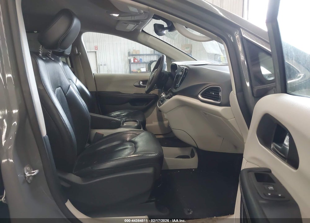 2022 CHRYSLER PACIFICA TOURING L VIN: 2C4RC1BG7NR128179