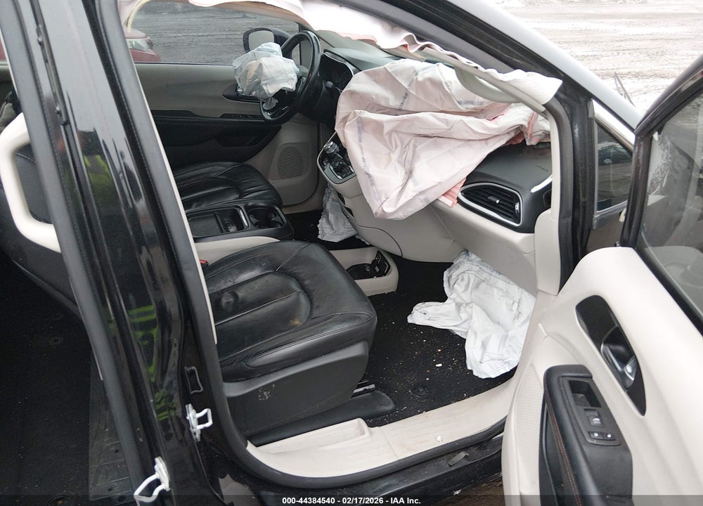 2020 CHRYSLER PACIFICA TOURING L VIN: 2C4RC1BG3LR140164