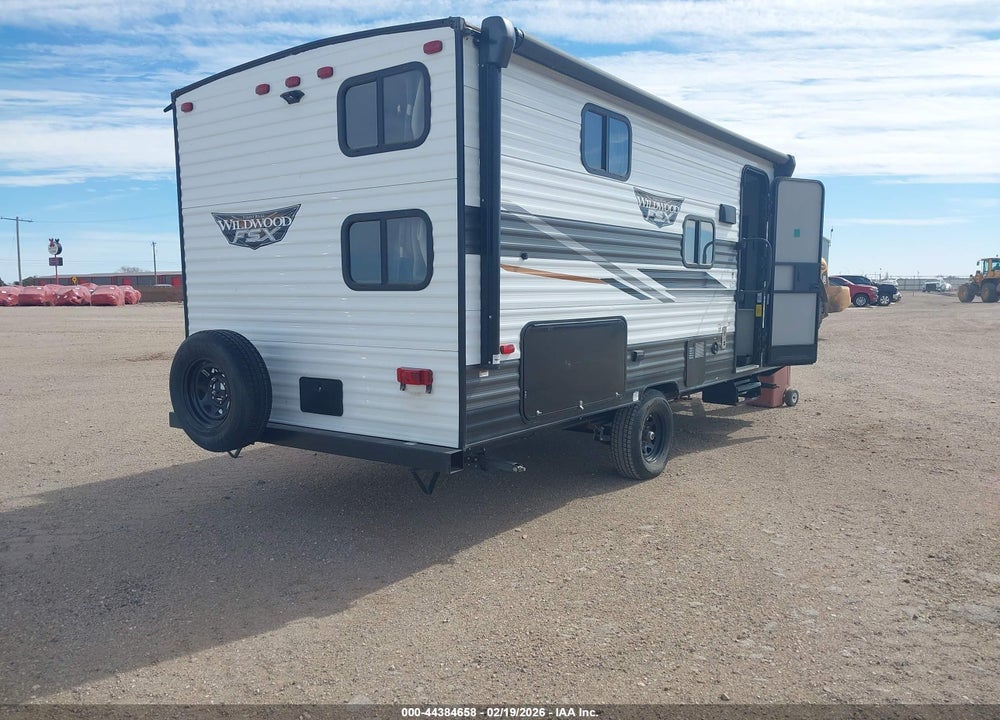 2022 FOREST RIVER 22' BUMPER PULL TRAVEL TRAILER VIN: 5ZT2WDGC6NN500333