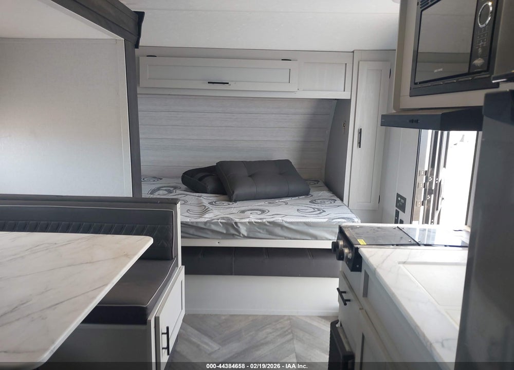 2022 FOREST RIVER 22' BUMPER PULL TRAVEL TRAILER VIN: 5ZT2WDGC6NN500333