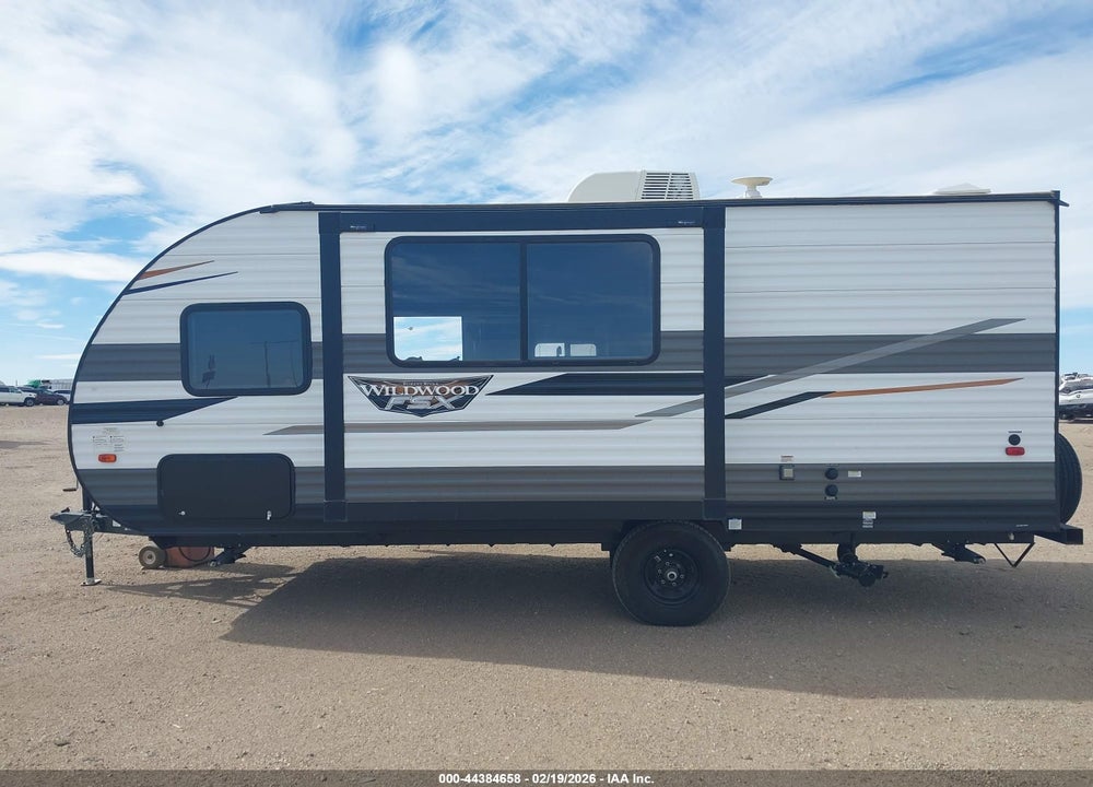2022 FOREST RIVER 22' BUMPER PULL TRAVEL TRAILER VIN: 5ZT2WDGC6NN500333