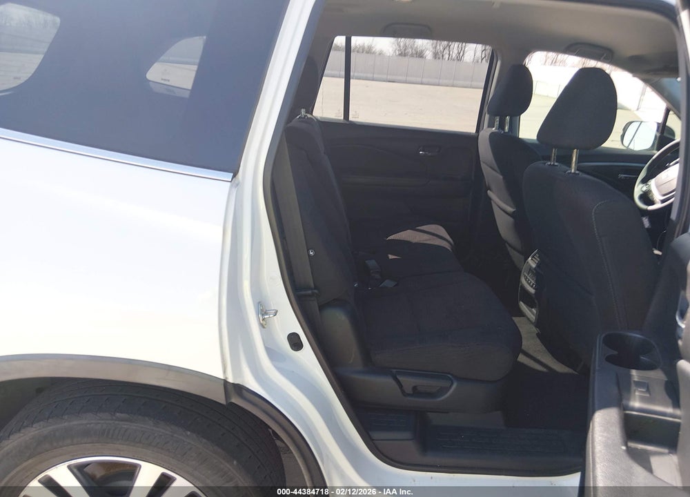2018 HONDA PILOT EX VIN: 5FNYF5H39JB003401