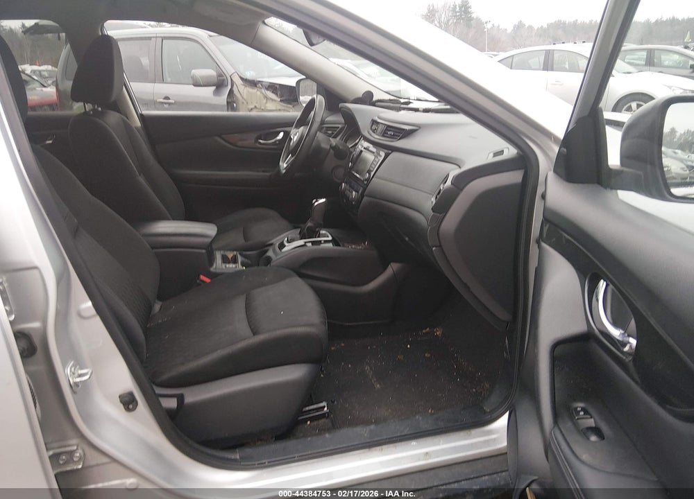 2018 NISSAN ROGUE SV VIN: KNMAT2MV9JP576031