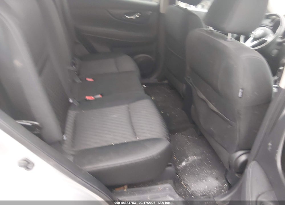 2018 NISSAN ROGUE SV VIN: KNMAT2MV9JP576031