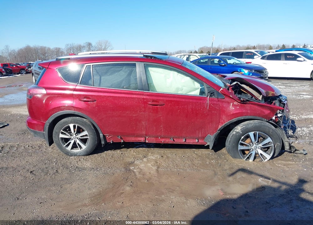 2018 TOYOTA RAV4 XLE VIN: JTMRFREV1JD256527