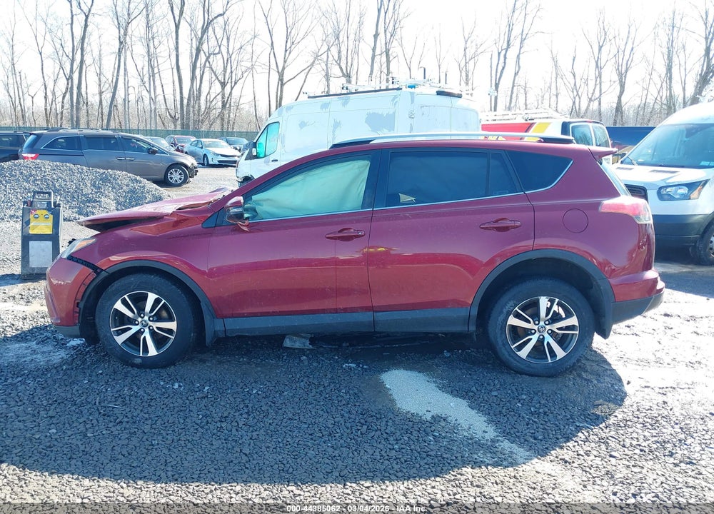 2018 TOYOTA RAV4 XLE VIN: JTMRFREV1JD256527