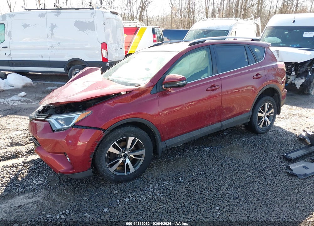 2018 TOYOTA RAV4 XLE VIN: JTMRFREV1JD256527