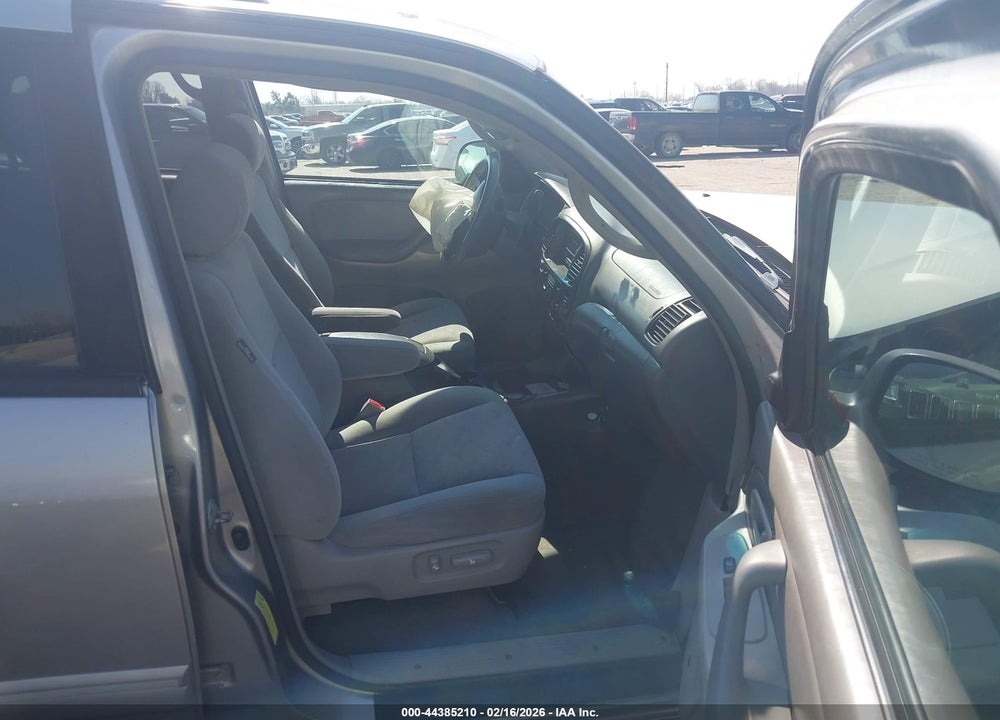 2005 TOYOTA SEQUOIA SR5 V8 VIN: 5TDZT34A55S240121