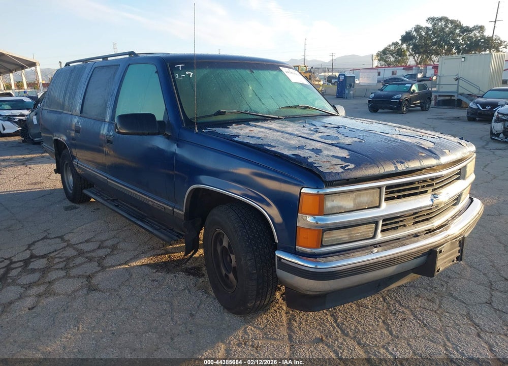 1996 CHEVROLET SUBURBAN C1500 VIN: 1GNEC16R5TJ376563