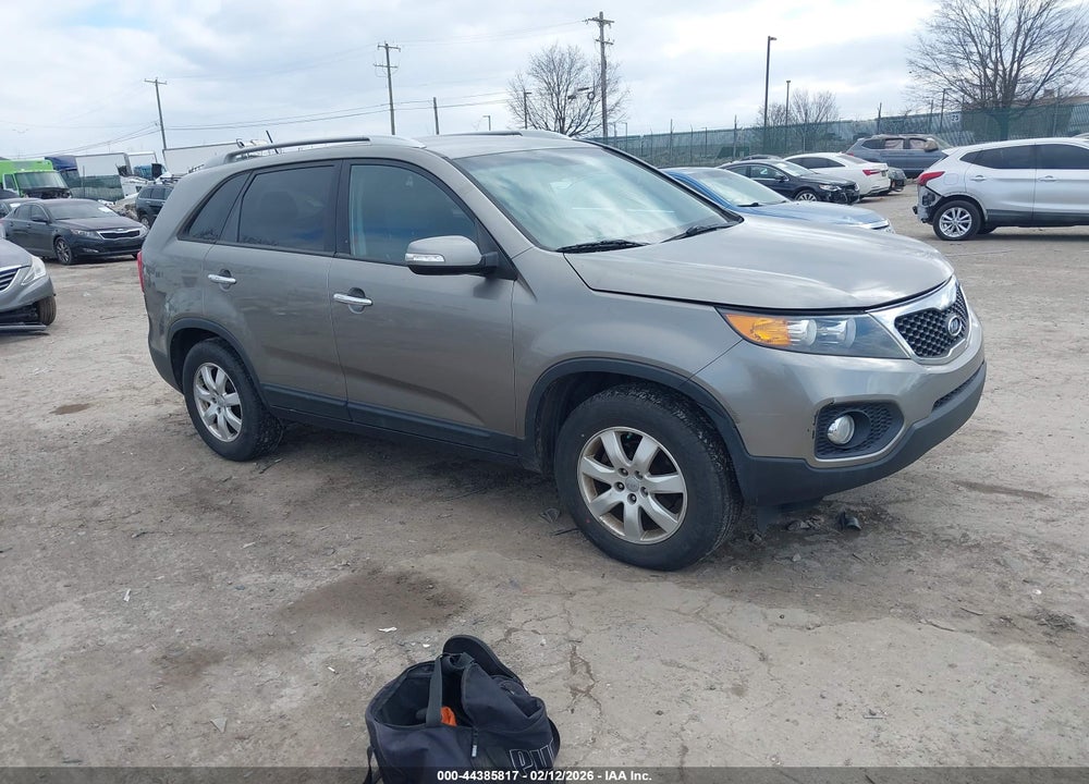 2013 KIA SORENTO LX VIN: 5XYKT3A65DG383566