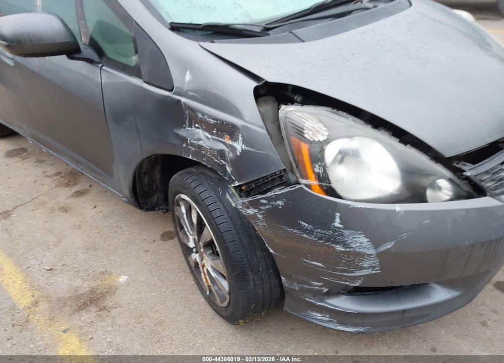 2013 HONDA FIT SPORT VIN: JHMGE8H53DC047878
