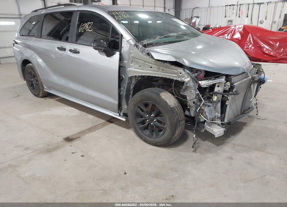 2025 TOYOTA SIENNA LE VIN: 5TDKRKEC1SS255169