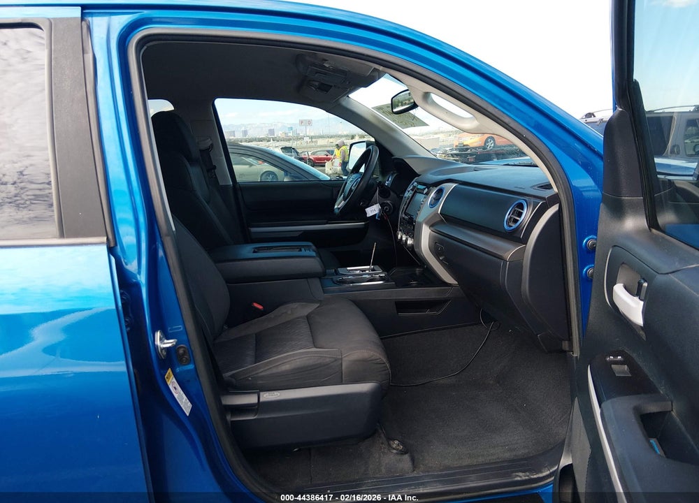 2016 TOYOTA TUNDRA SR5 5.7L V8 VIN: 5TFEW5F17GX211523