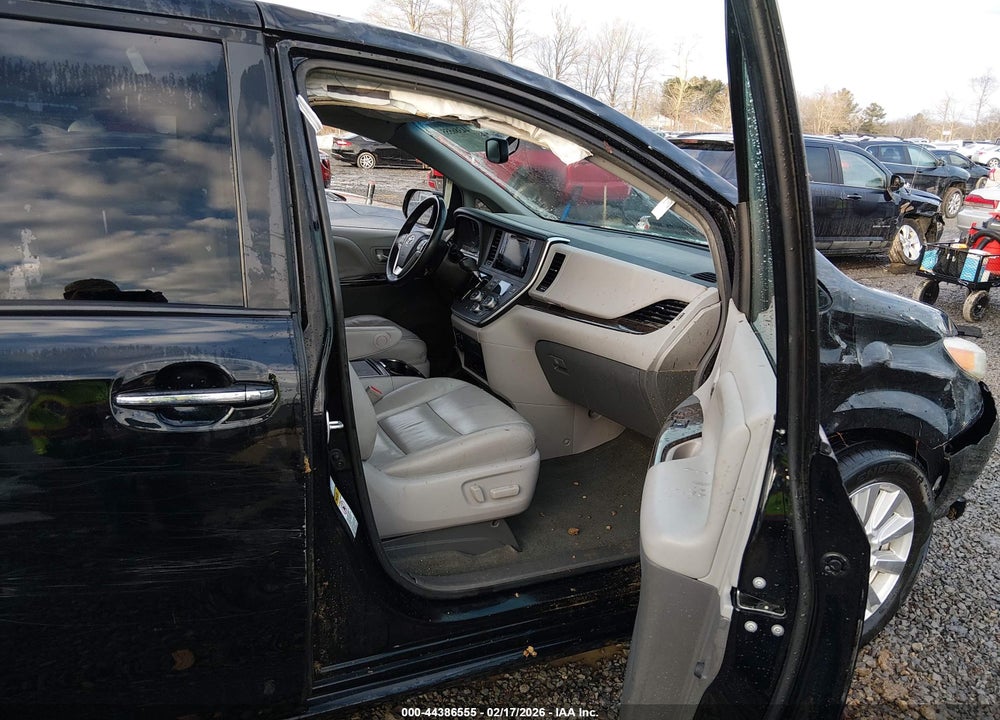 2017 TOYOTA SIENNA XLE PREMIUM 7 PASSENGER VIN: 5TDDZ3DC9HS163798