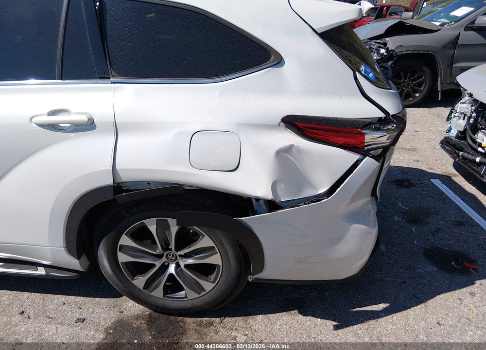 2022 TOYOTA HIGHLANDER HYBRID XLE VIN: 5TDGARAH0NS512558