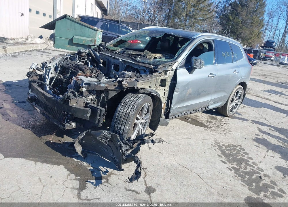 2018 VOLVO XC60 T5 MOMENTUM VIN: LYV102RK5JB116884