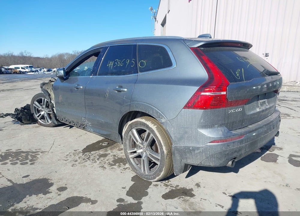 2018 VOLVO XC60 T5 MOMENTUM VIN: LYV102RK5JB116884