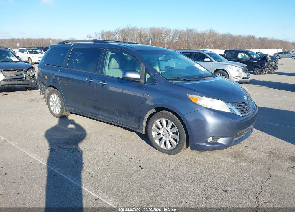2017 TOYOTA SIENNA XLE PREMIUM 7 PASSENGER VIN: 5TDDZ3DC8HS161847