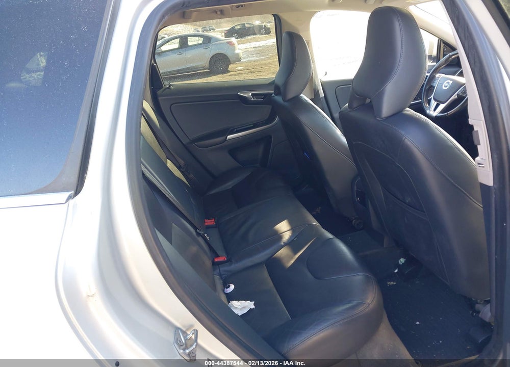 2015 VOLVO XC60 T5/T5 PREMIER VIN: YV4612RK9F2740180