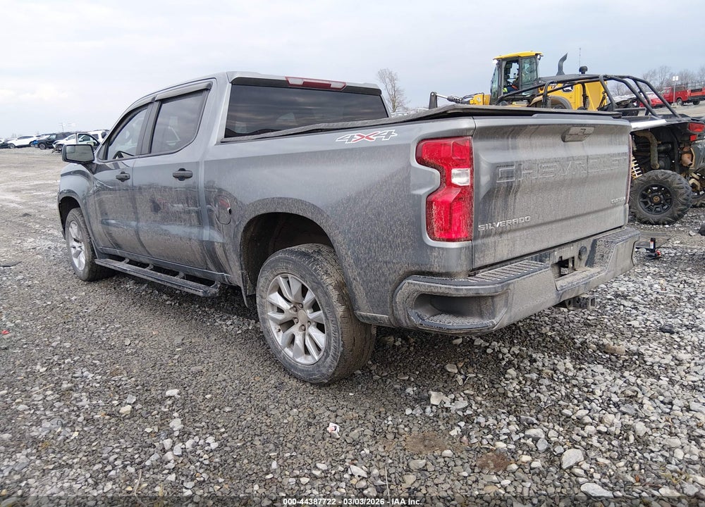 2021 CHEVROLET SILVERADO 1500 4WD  SHORT BED CUSTOM VIN: 3GCPYBEK5MG207949