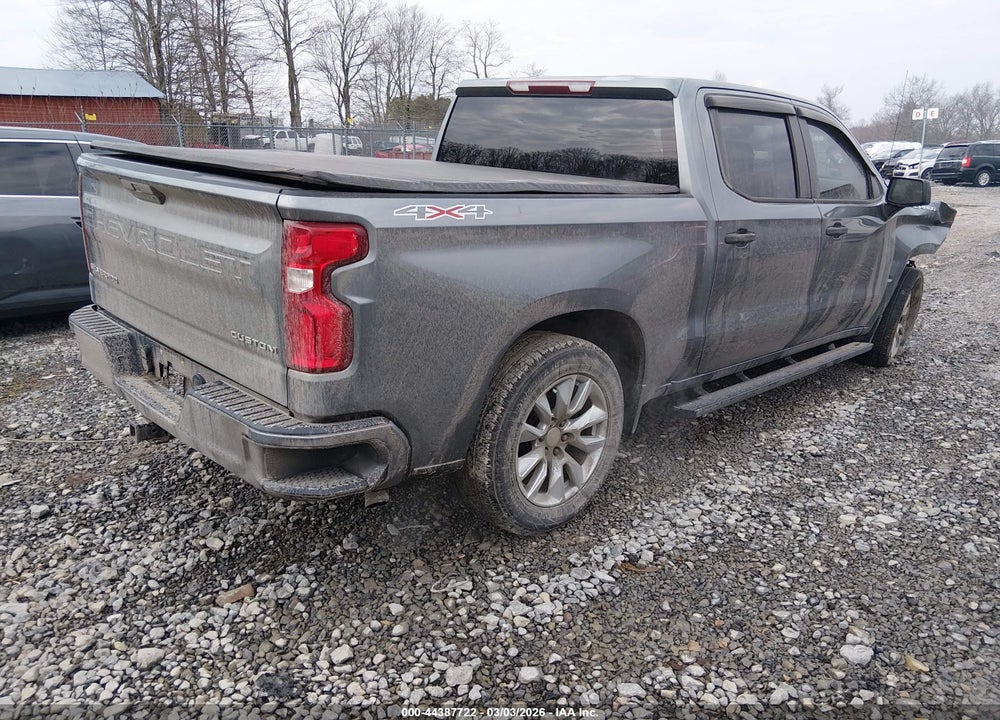 2021 CHEVROLET SILVERADO 1500 4WD  SHORT BED CUSTOM VIN: 3GCPYBEK5MG207949