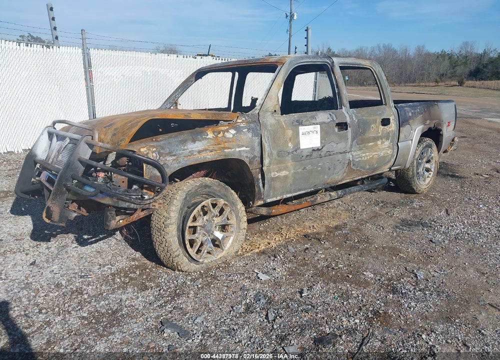 2005 GMC SIERRA 1500 SLT VIN: 2GTEK13T551305890