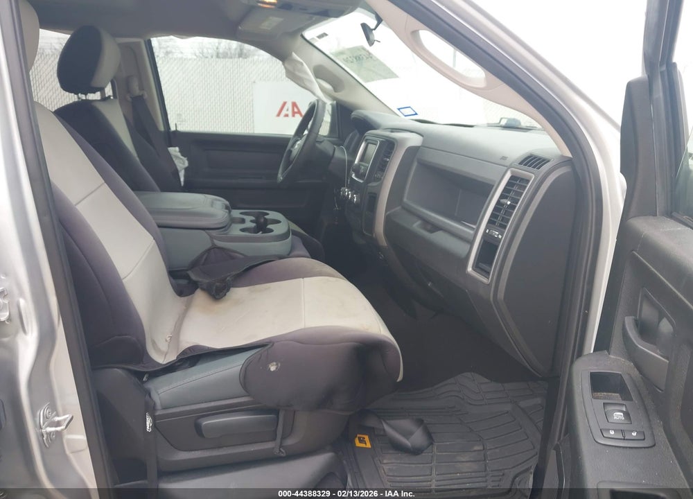 2019 RAM 1500 CLASSIC TRADESMAN VIN: 1C6RR6FG4KS555360