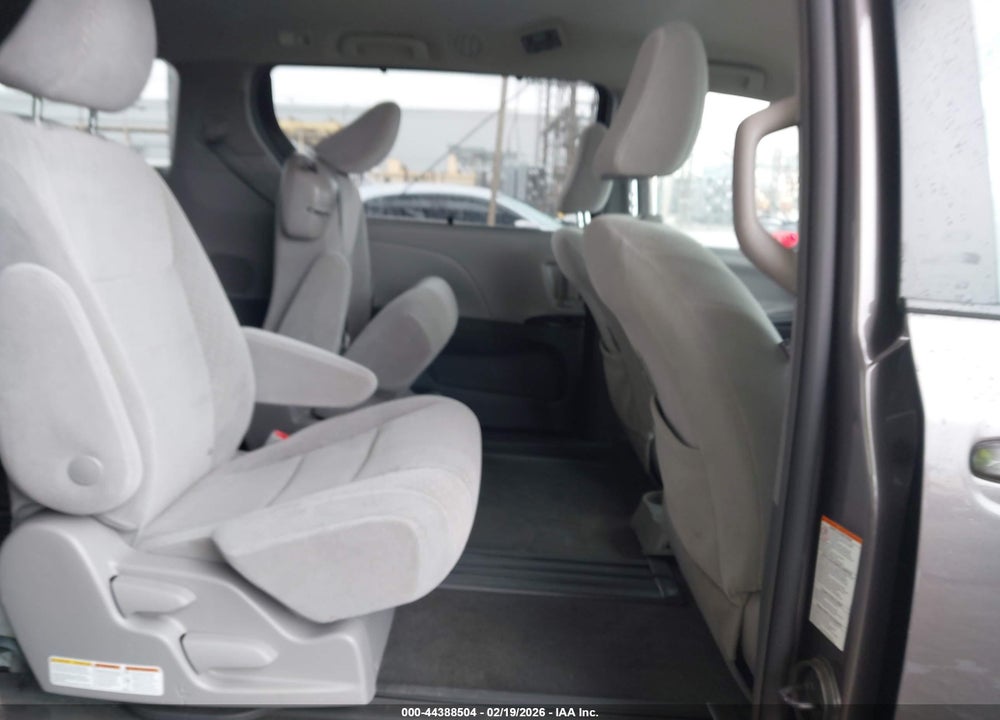 2019 TOYOTA SIENNA LE 8 PASSENGER VIN: 5TDKZ3DC5KS966574
