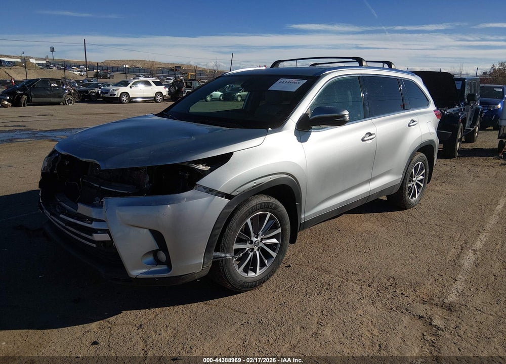 2019 TOYOTA HIGHLANDER XLE VIN: 5TDJZRFH6KS573948
