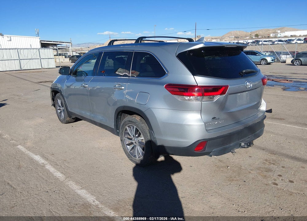 2019 TOYOTA HIGHLANDER XLE VIN: 5TDJZRFH6KS573948