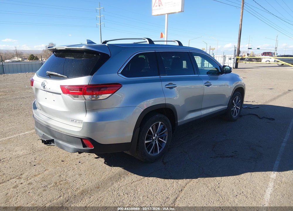 2019 TOYOTA HIGHLANDER XLE VIN: 5TDJZRFH6KS573948