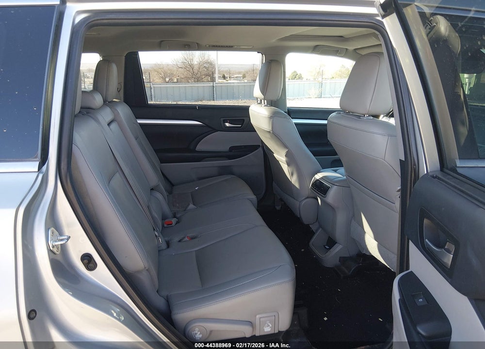 2019 TOYOTA HIGHLANDER XLE VIN: 5TDJZRFH6KS573948